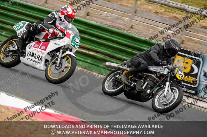 Vintage motorcycle club;eventdigitalimages;mallory park;mallory park trackday photographs;no limits trackdays;peter wileman photography;trackday digital images;trackday photos;vmcc festival 1000 bikes photographs